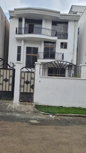 8bdrm House in Addis Abeba, Bole for sale