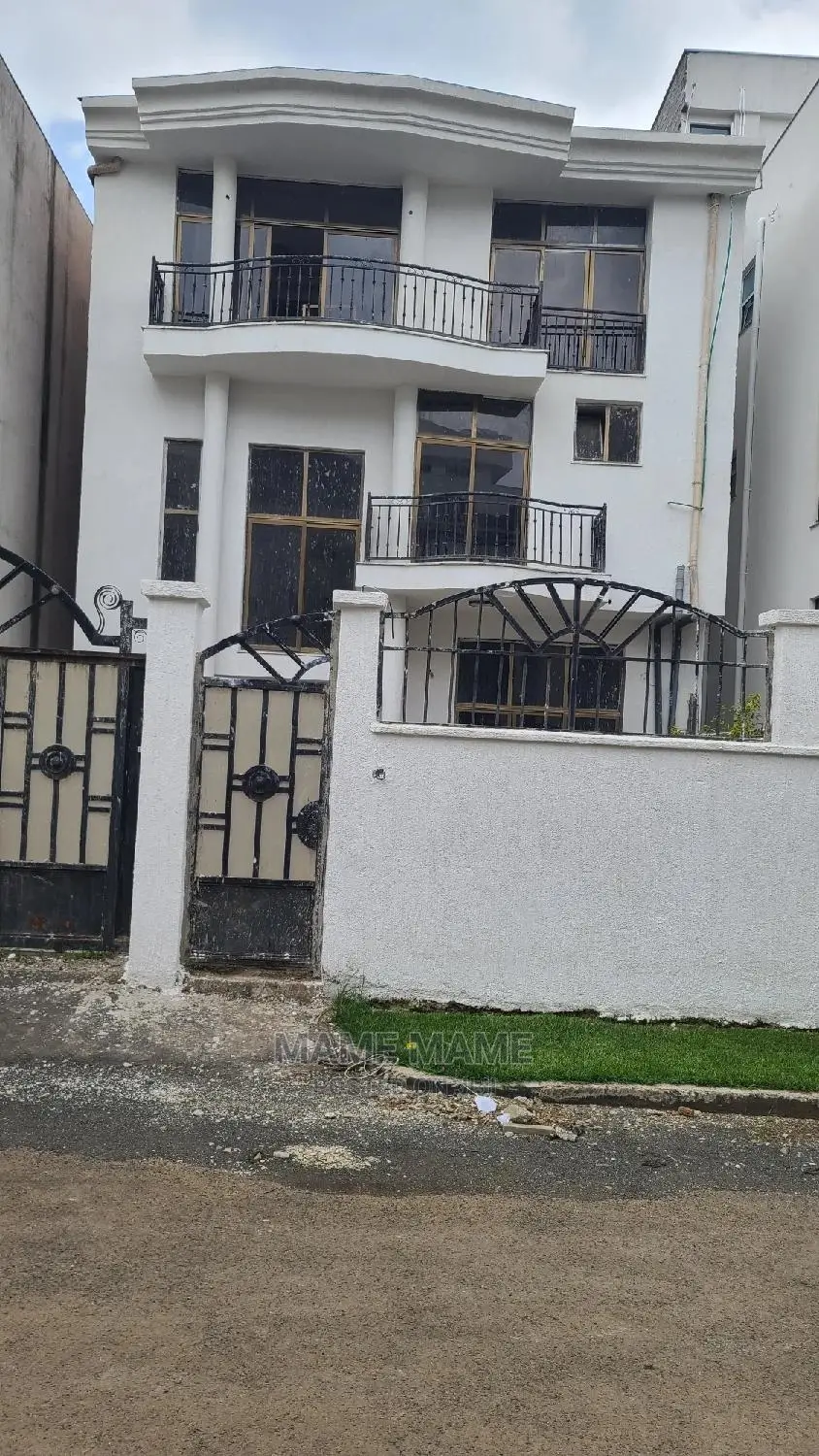 8bdrm House in Addis Abeba, Bole for sale