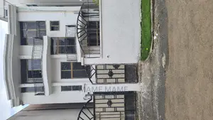 8bdrm House in Addis Abeba, Bole for sale