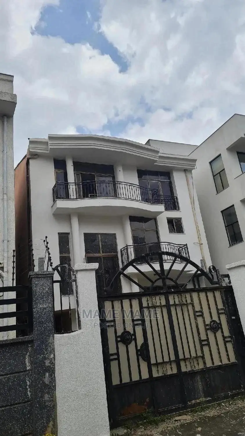 8bdrm House in Addis Abeba, Bole for sale