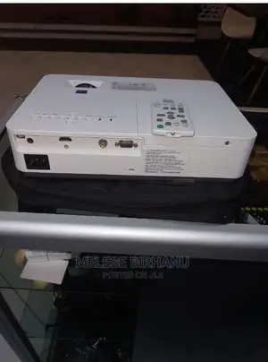 New Sony VPL-DX221 Projector