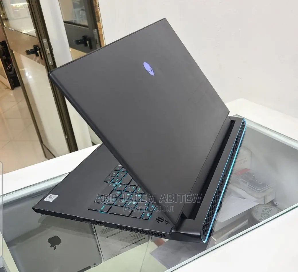 New Laptop Alienware M17x R2 32GB Intel Core I7 SSD 1T