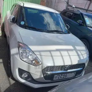 Suzuki Swift 2023 Silver