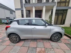 Suzuki Swift 2023 Silver