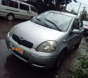 Toyota Vitz 2001 Silver