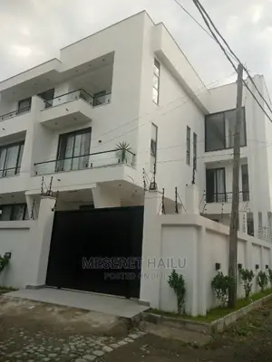 8bdrm House in Bole Bolbula for sale