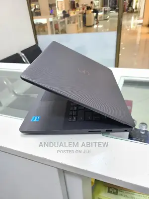 New Laptop Dell Vostro 3400 8GB Intel Core I3 SSHD (Hybrid) 1T