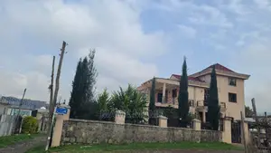 5bdrm House in Addis Abeba, Bole for sale