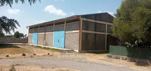 ለሽያጭ የወጣ 5000ካሬ 2-መጋዘን አስቸኳይ