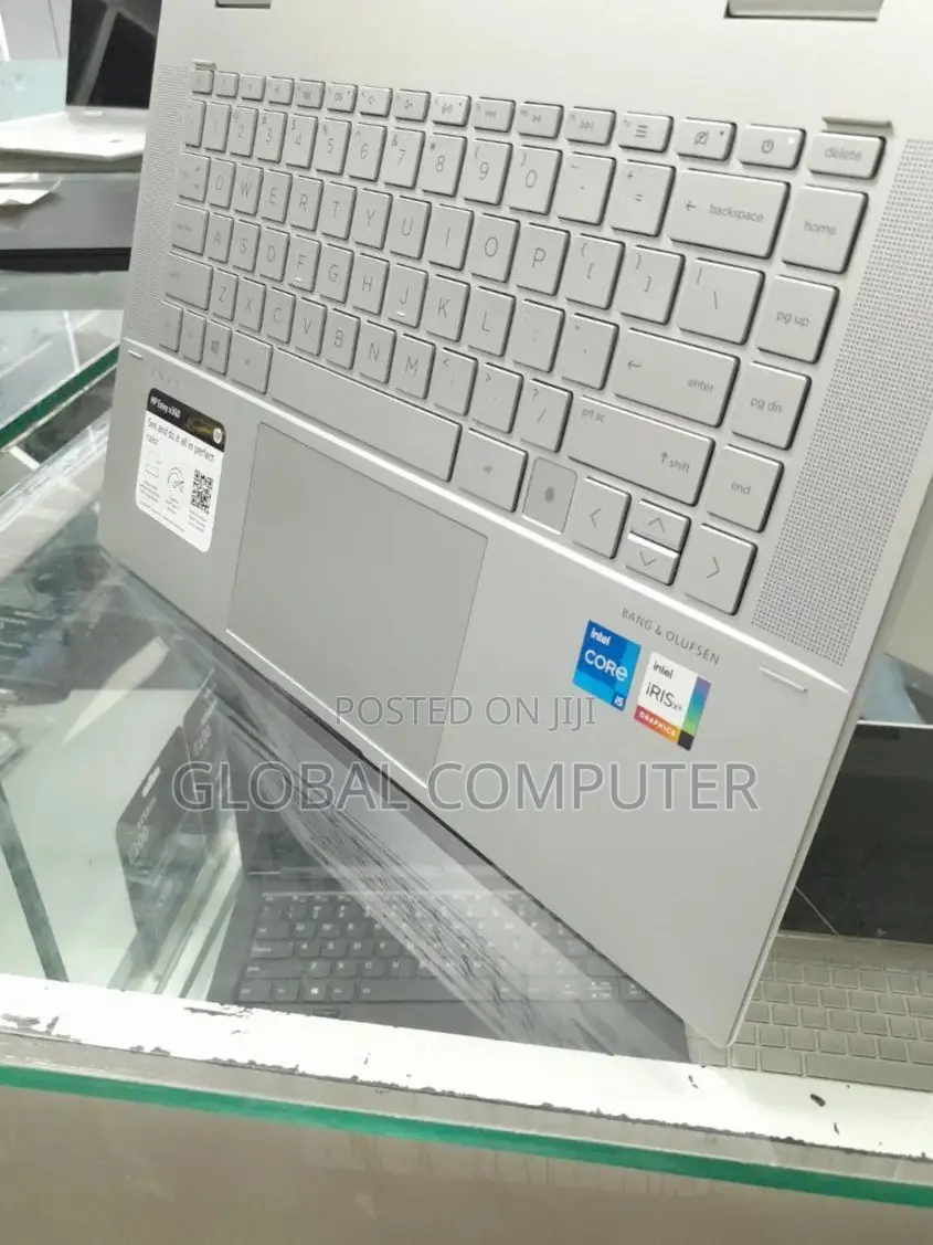 New Laptop HP Envy X360 8GB Intel Core I5 SSD 256GB