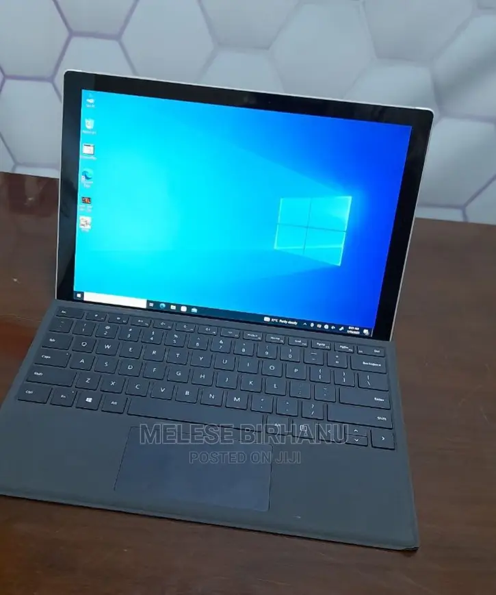 New Laptop Microsoft Surface 8GB Intel Core I5 SSD 256GB