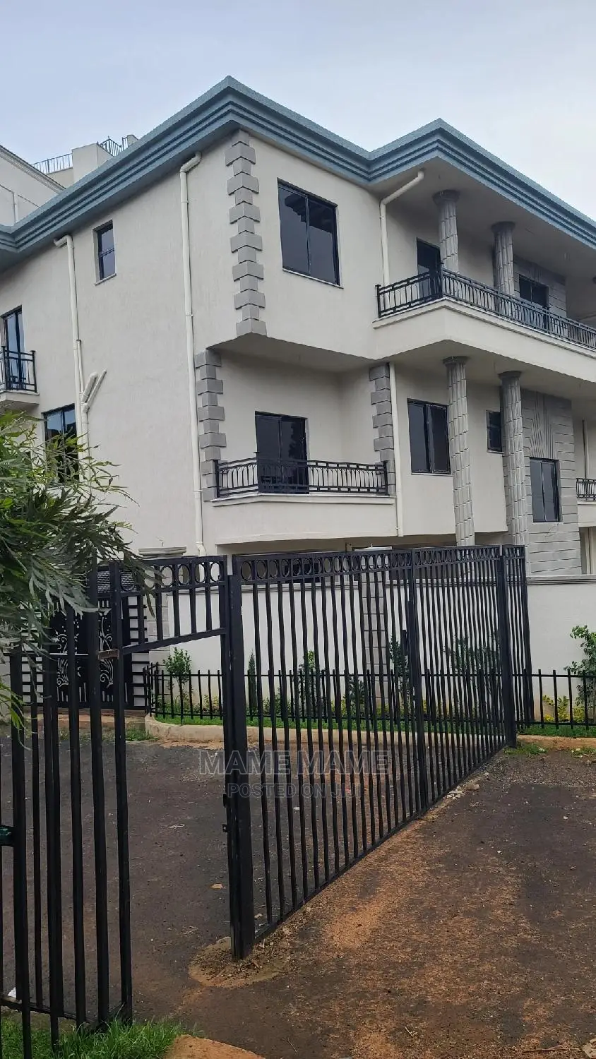 9bdrm House in Addis Abeba, Bole for sale