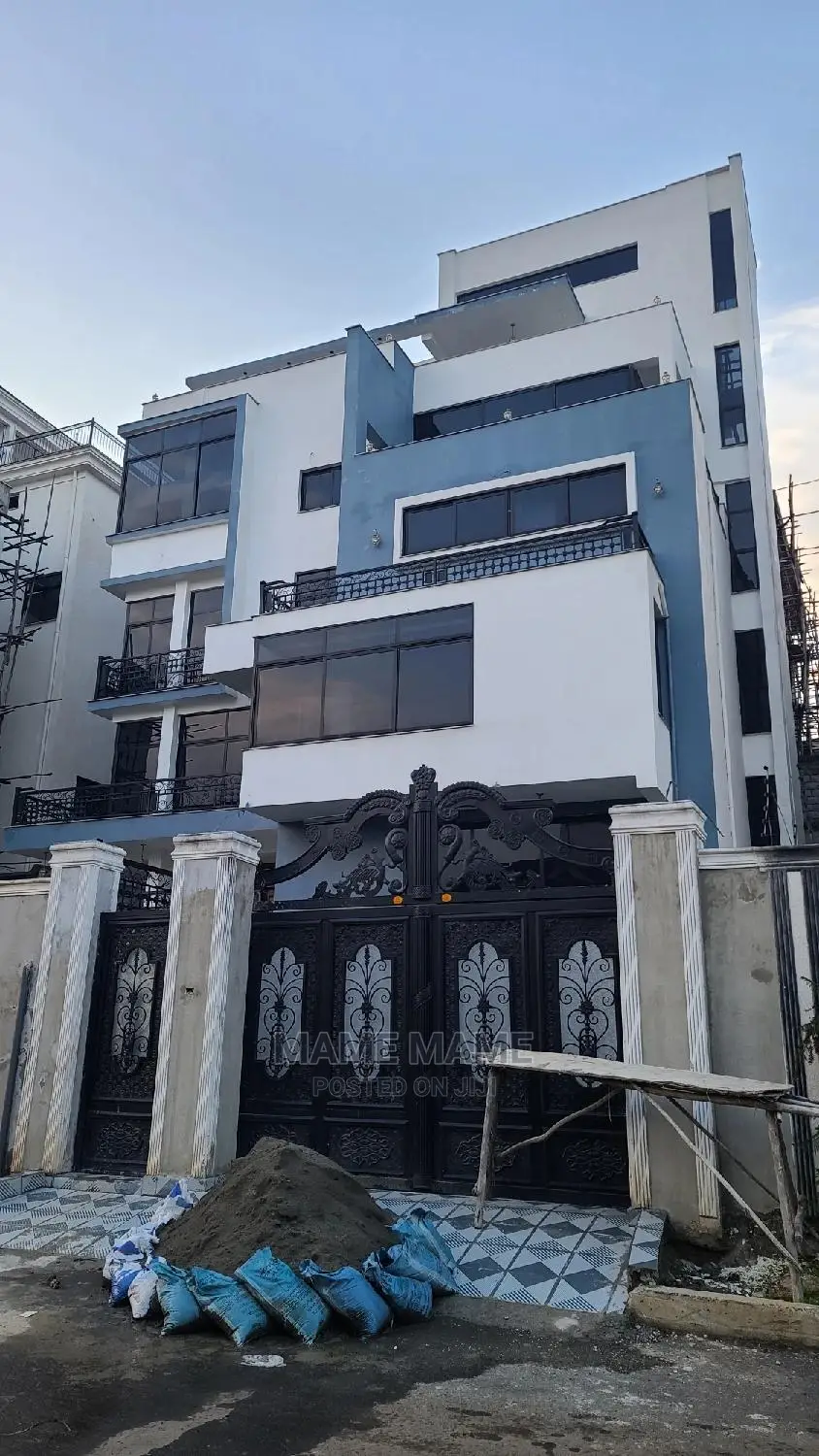 10bdrm House in Addis Abeba, Bole for sale
