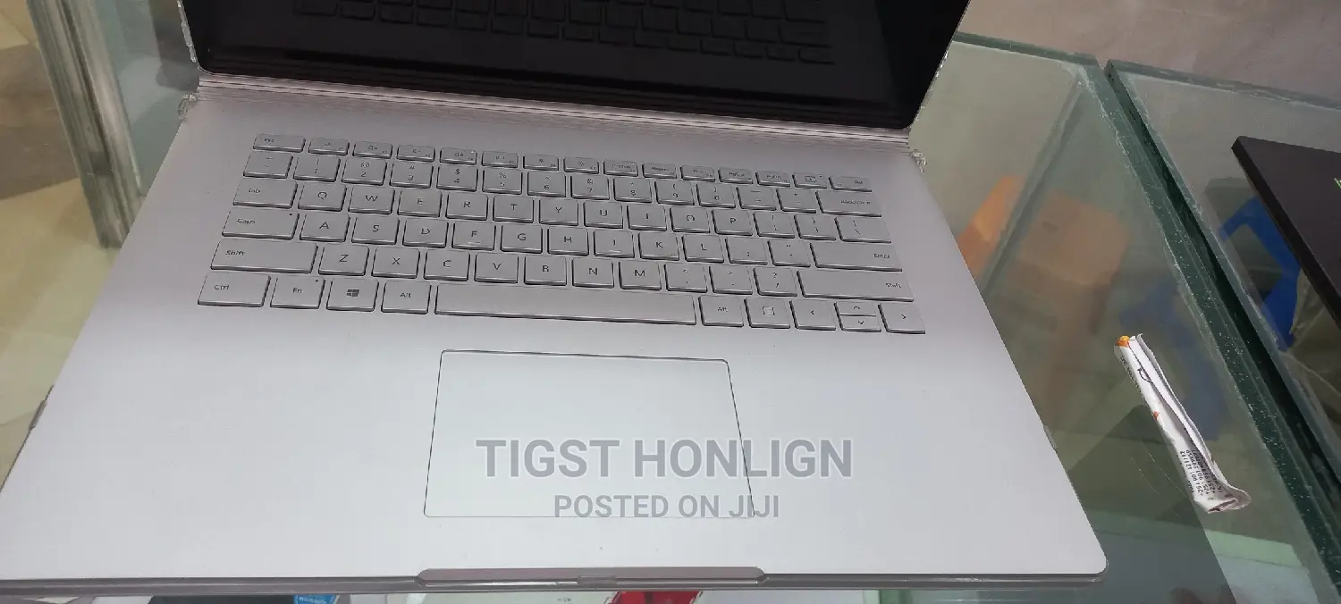 New Laptop Microsoft Surface 16GB Intel Core I7 SSD 256GB