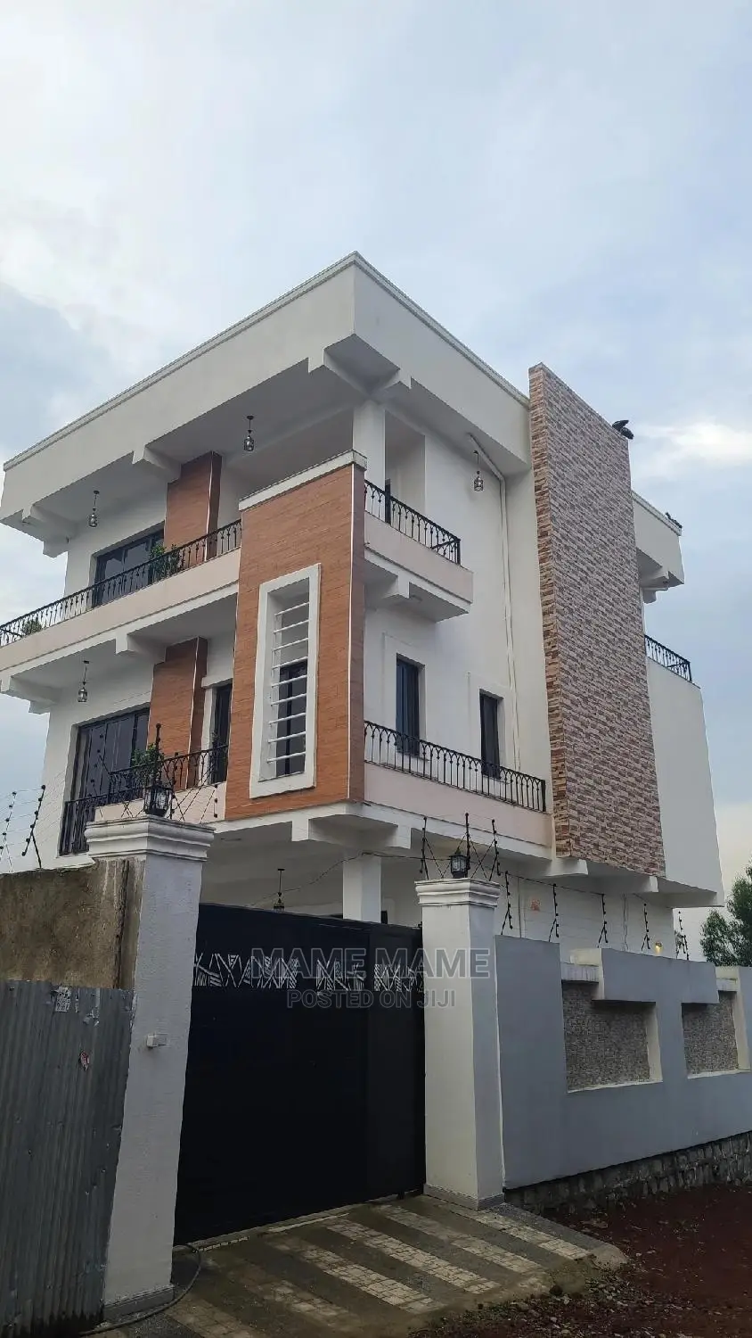 5bdrm House in Addis Abeba, Bole for sale