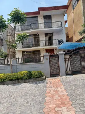 9bdrm House in Yeka for sale