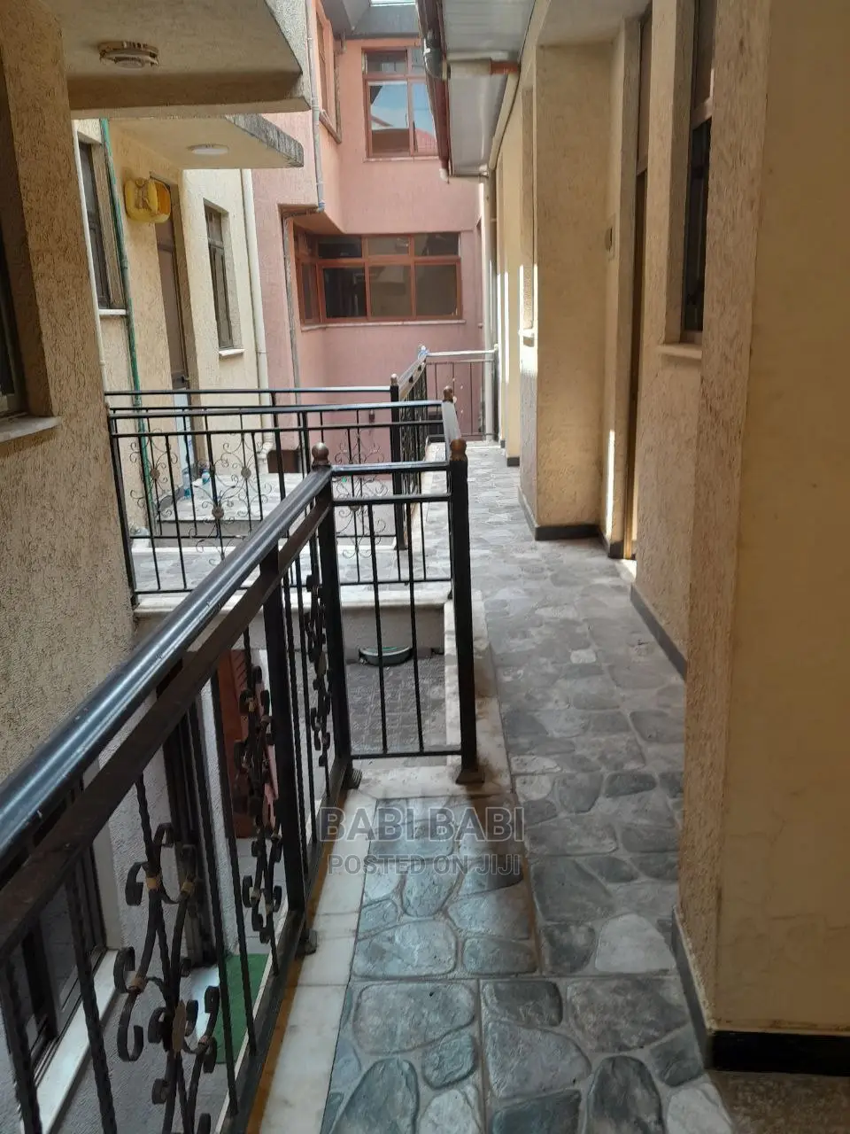 9bdrm House in Yeka for sale