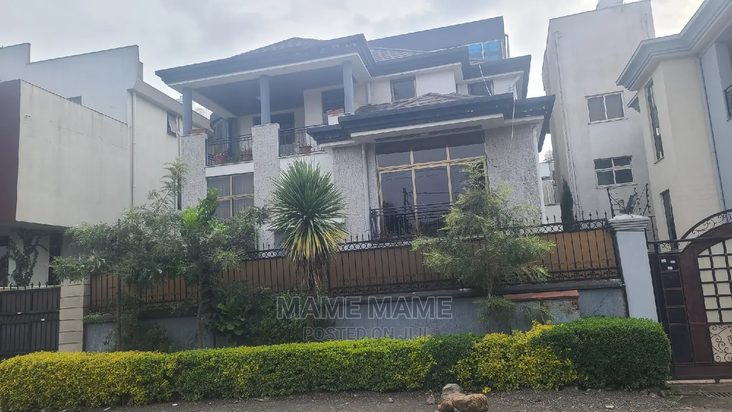 7bdrm House in Addis Abeba, Bole for sale