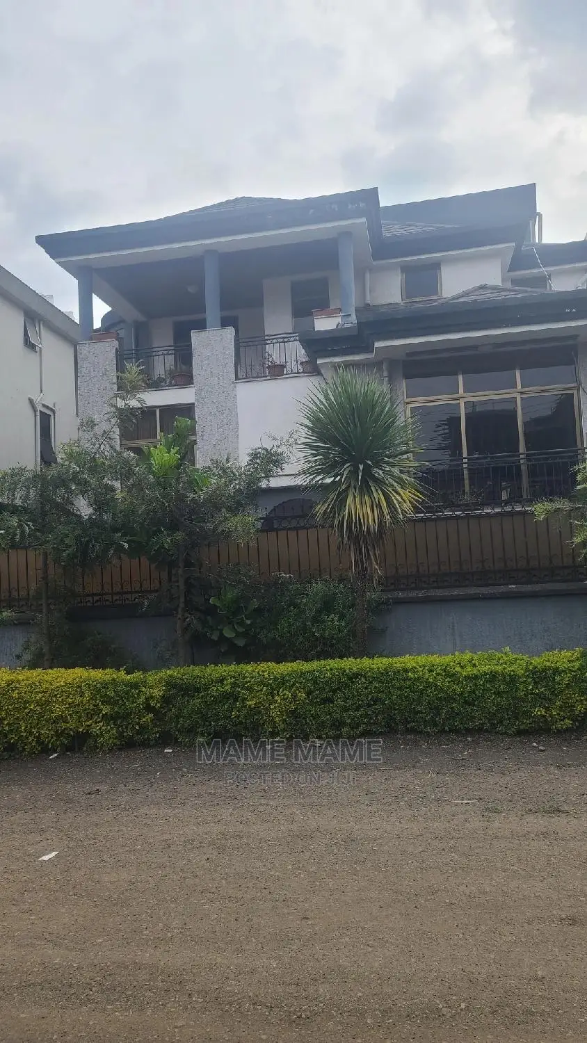 7bdrm House in Addis Abeba, Bole for sale