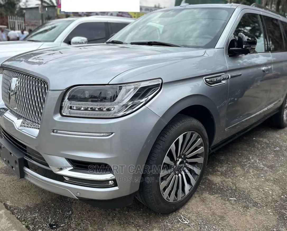 New Lincoln Navigator 2022 Silver