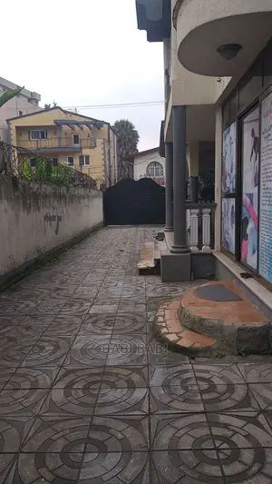 10bdrm House in Bole for sale