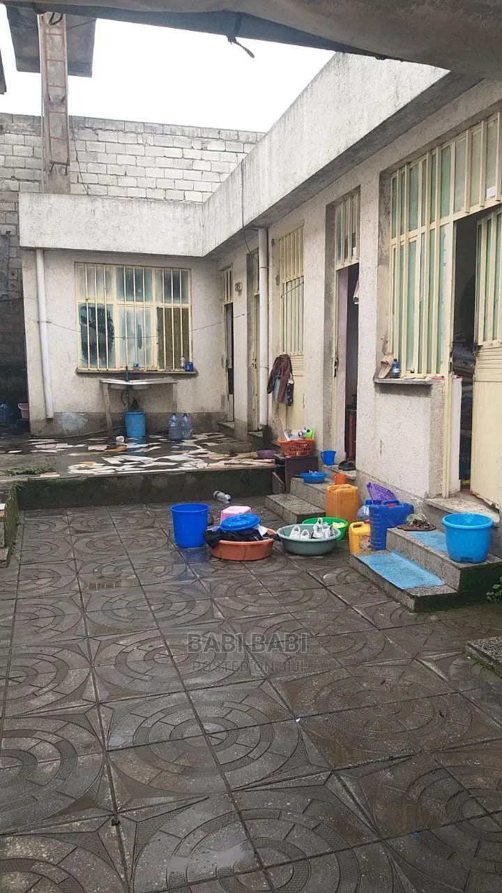 10bdrm House in Bole for sale