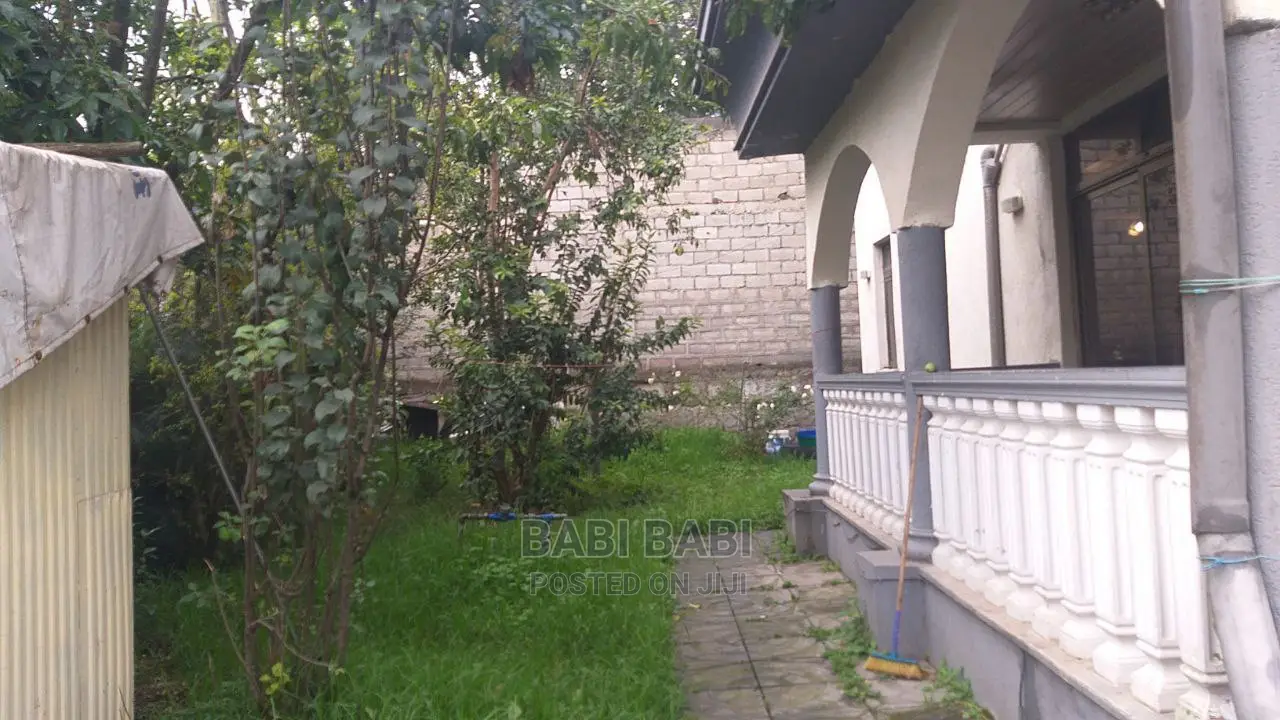 10bdrm House in Bole for sale