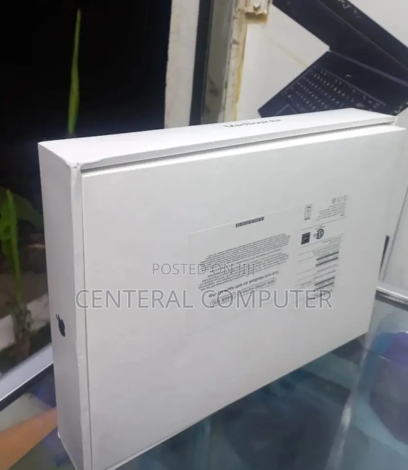 New Laptop Apple MacBook Air 2022 M2 8GB Apple M2 SSD 256GB