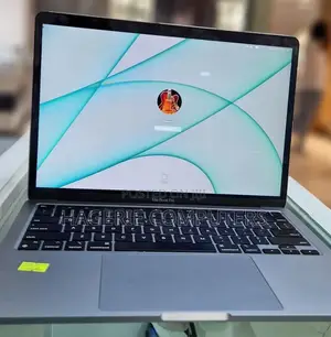 New Laptop Apple MacBook Pro 2020 M1 8GB Apple M1 Pro SSD 256GB