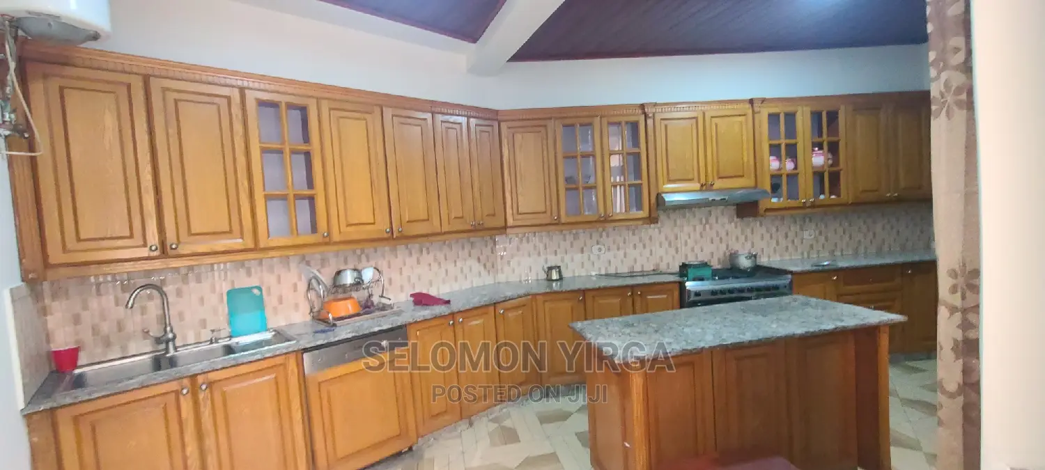 Furnished 6bdrm House in አድስ አበባ, Kirkos for rent