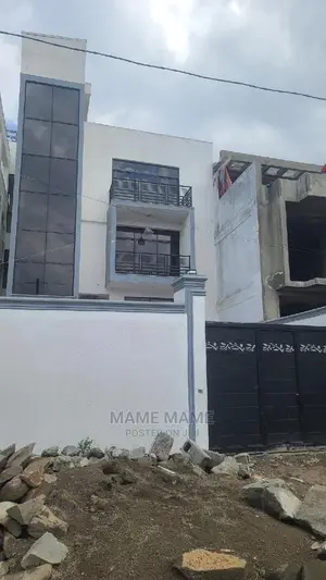 7bdrm House in Addis Abeba, Bole for sale