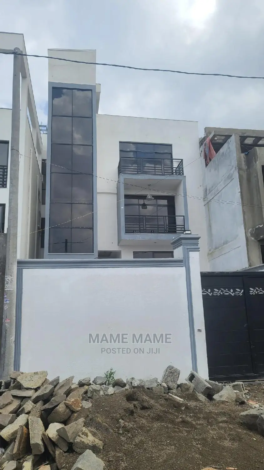 7bdrm House in Addis Abeba, Bole for sale