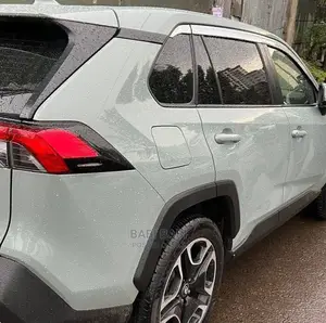 Toyota RAV4 2021 Green