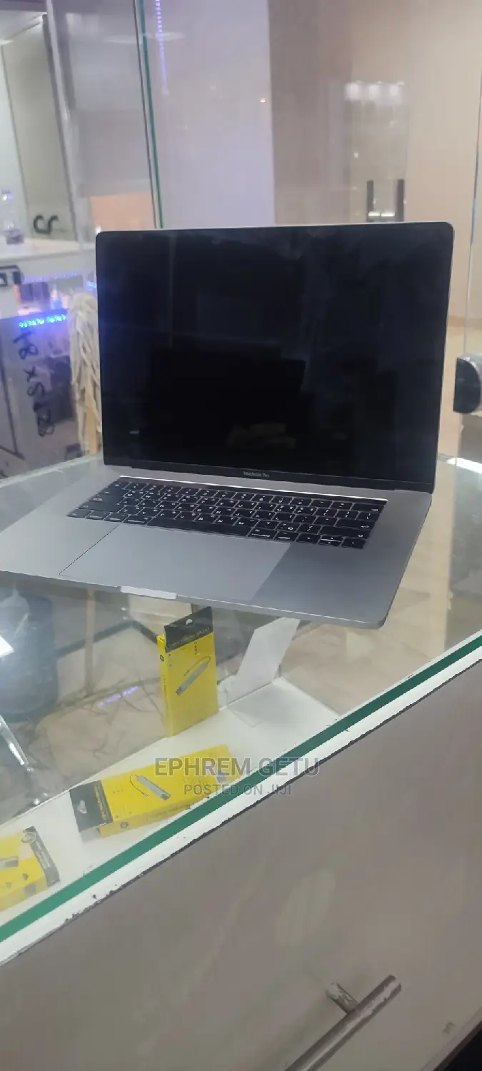 New Laptop Apple MacBook Pro 2017 16GB Intel Core I7 SSD 512GB