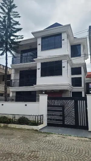 8bdrm House in Addis Abeba, Bole for sale