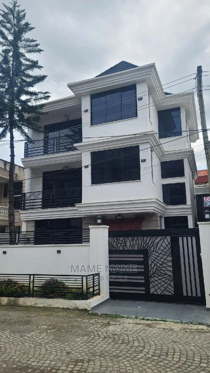 8bdrm House in Addis Abeba, Bole for sale