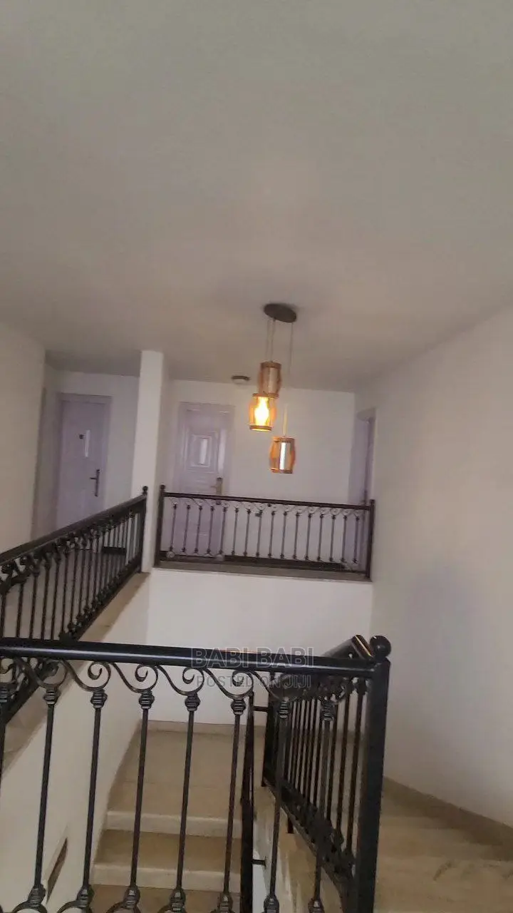 8bdrm House in Lafto Site for sale