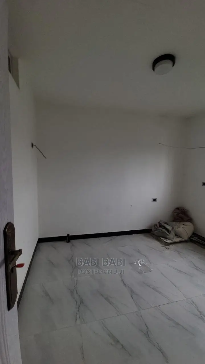 8bdrm House in Lafto Site for sale