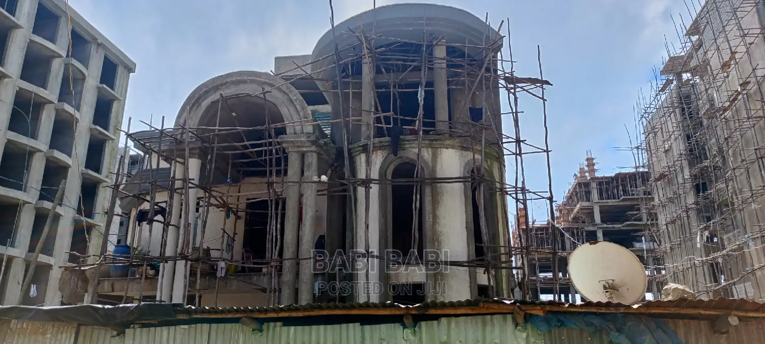 8bdrm House in Ayat, Yeka for sale
