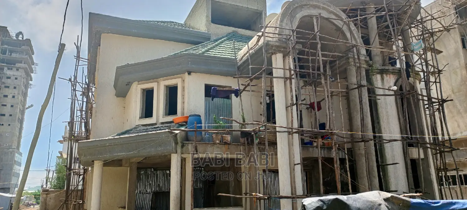8bdrm House in Ayat, Yeka for sale