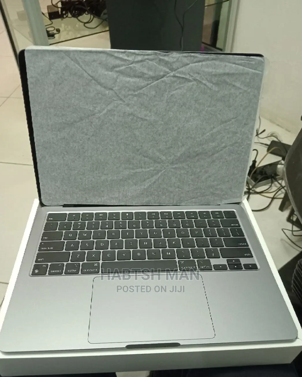 New Laptop Apple MacBook Air 2020 8GB Apple M2 SSD 256GB