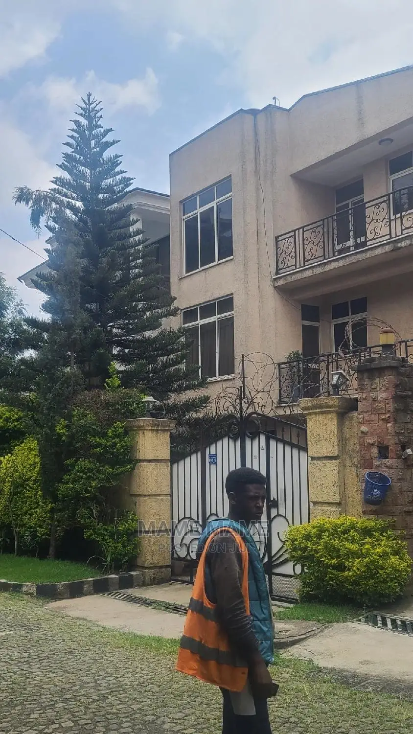7bdrm House in Addis Abeba, Yeka for sale