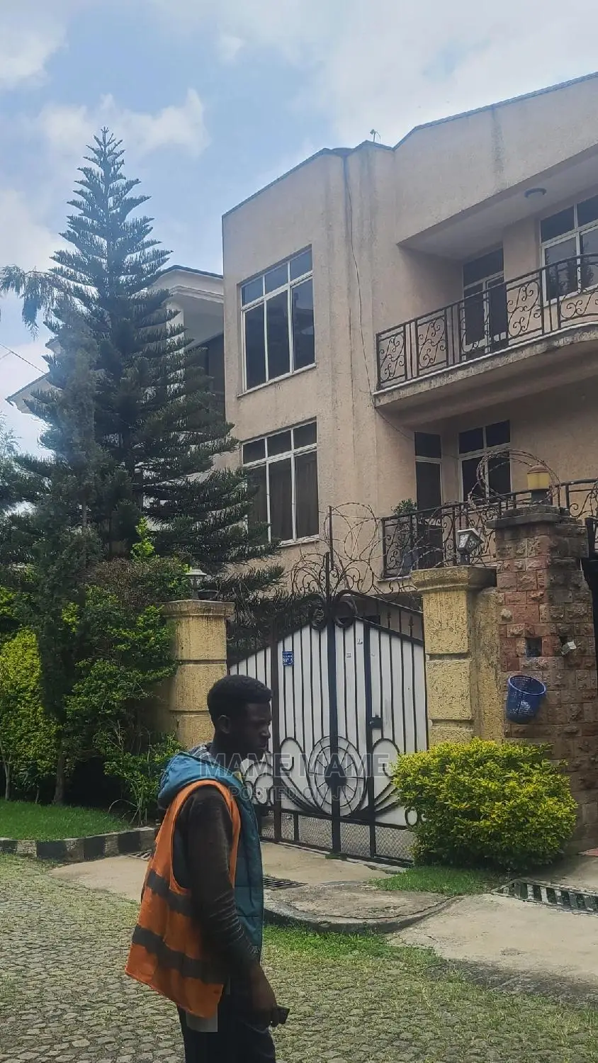 7bdrm House in Addis Abeba, Yeka for sale