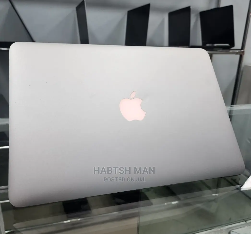 New Laptop Apple MacBook 2015 8GB Intel Core I5 SSD 256GB