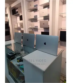 New Laptop Apple MacBook Pro 2017 16GB Intel Core i7 SSD 512GB