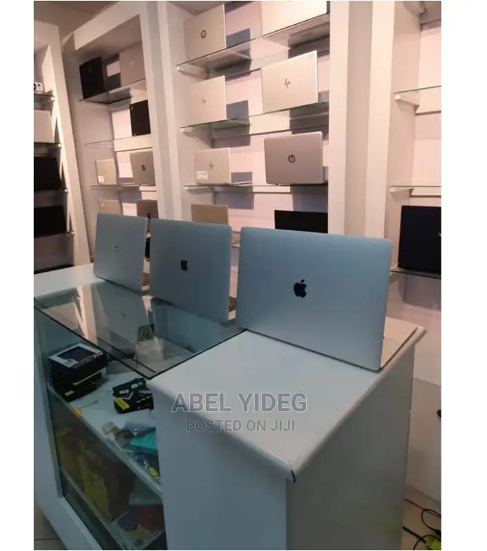 New Laptop Apple MacBook Pro 2017 16GB Intel Core i7 SSD 512GB