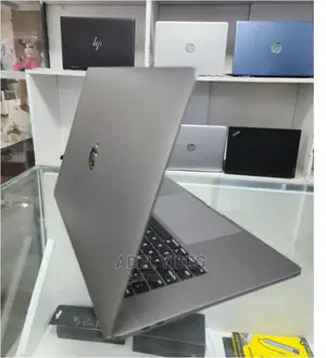 New Laptop Apple MacBook Pro 2017 16GB Intel Core I7 SSD 512GB