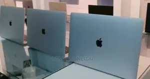 New Laptop Apple MacBook Pro 2017 16GB Intel Core I7 SSD 512GB