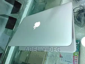 New Laptop Apple MacBook Pro 2015 8GB Intel Core I5 SSD 256GB