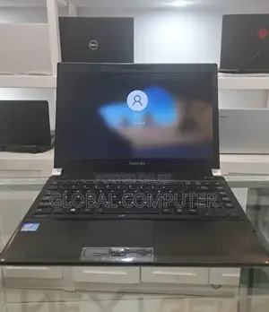 New Laptop Toshiba Satellite C850 4GB Intel Core i5 HDD 640GB